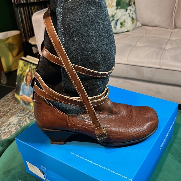 John Fluevog Truth double strap ankle boot. Brown saddle leather and grey wool. - Picture 9 of 10